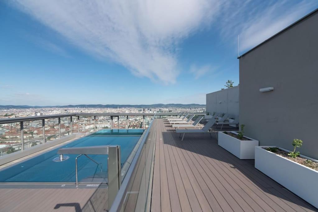 비엔나 Hoch Hinaus, Neu Und Stilvoll Mit Pool Am Dach 아파트 외부 사진
